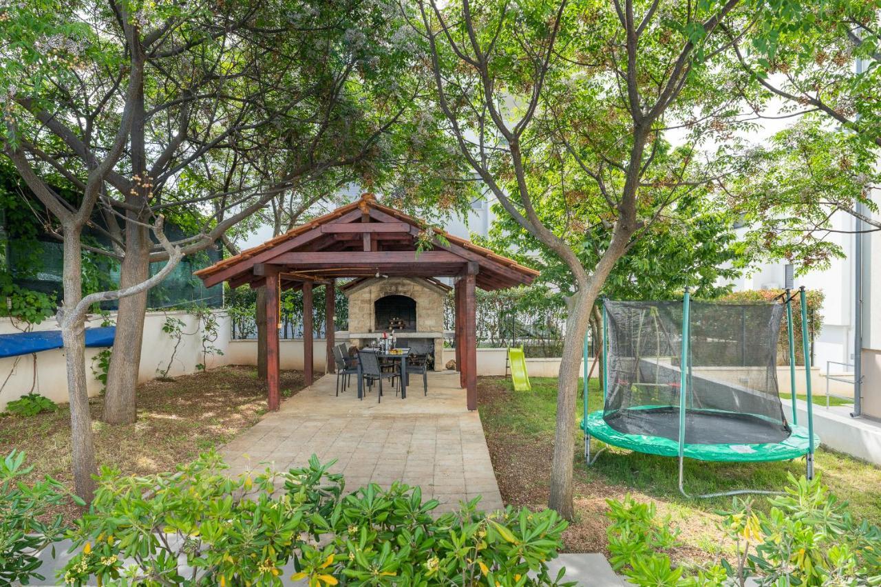 Villa Mirela 돈제페트레케인 외부 사진